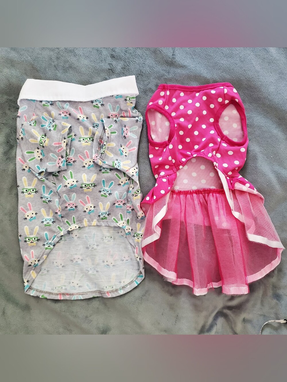 2‎ Dog DressesSize SmallPink with white polka dots Gray with multicolored bunny - Picture 3 of 5